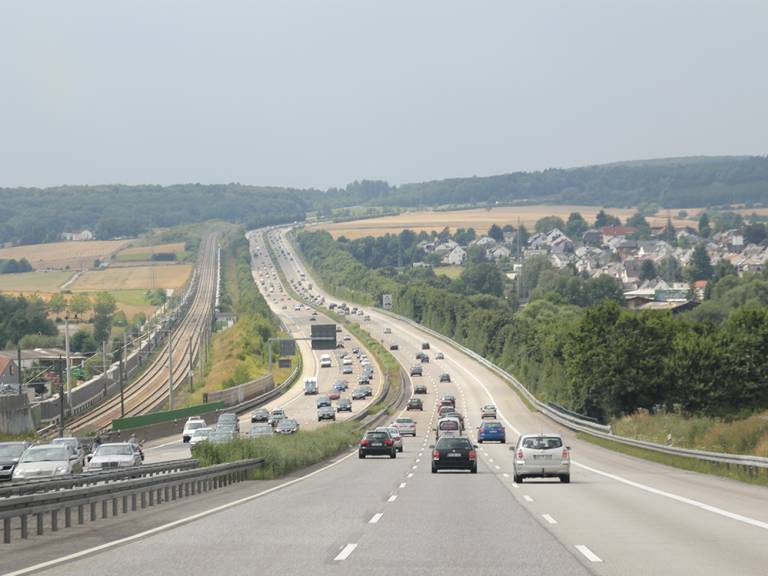 Van snelwegstress naar schnitzelrust: de 12 beste Raststätten op weg naar de Alpen