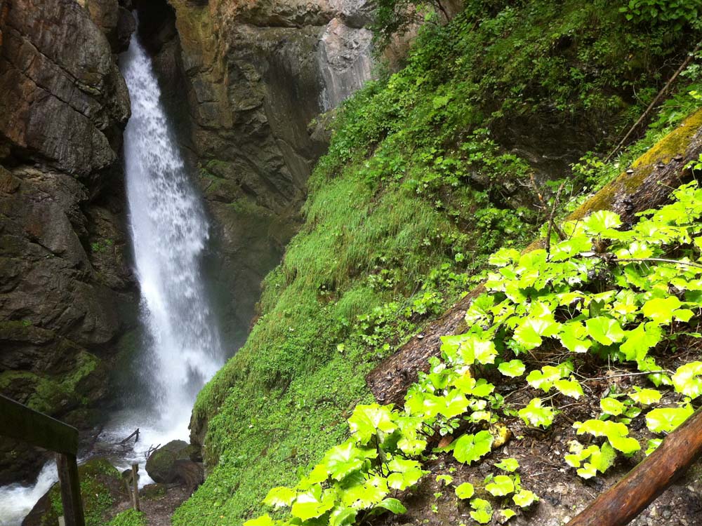 Der Wasserfall bei Obsteig in Tirol - Bergundbahn.com