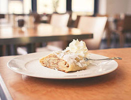 Recipe for Authentic Tyrolean apple strudel