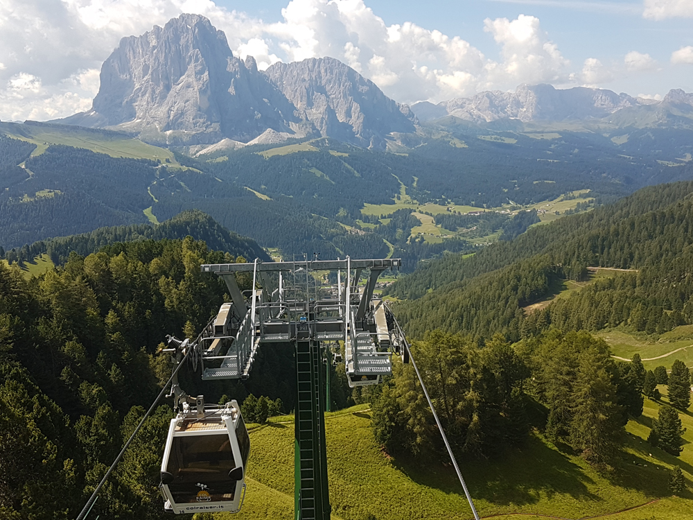 Col Raiser cable car in St.Christina - Val Gardena - Bergundbahn.com