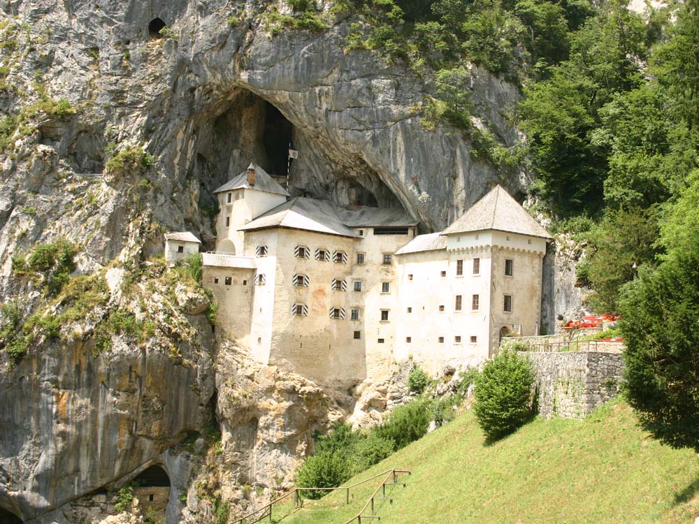 Kasteel Predjama - burcht in de bergen - Slovenië | Bergundbahn.com