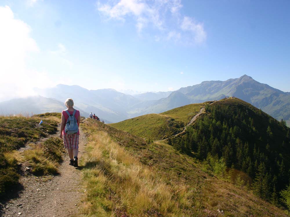 10 essential items for your hiking backpack - Bergundbahn.com