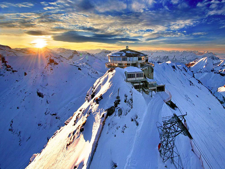 Winter sports in Mürren, Switzerland